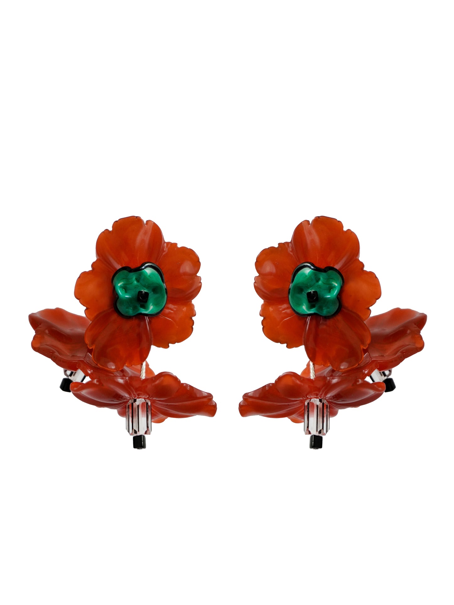 Pendientes bordados caramelo con diseño floral y flores Checas, marca Uchaworld.
