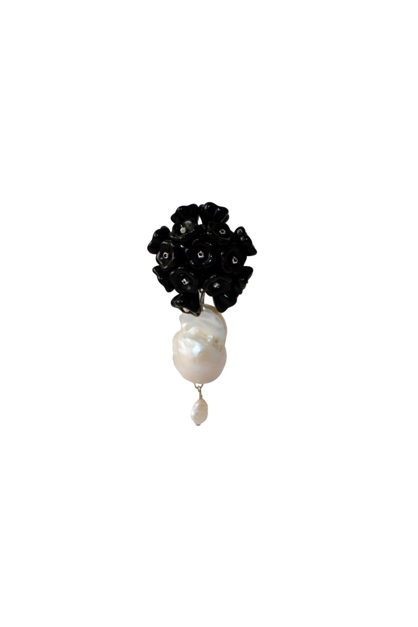 Blooming Pearl Black Earrings