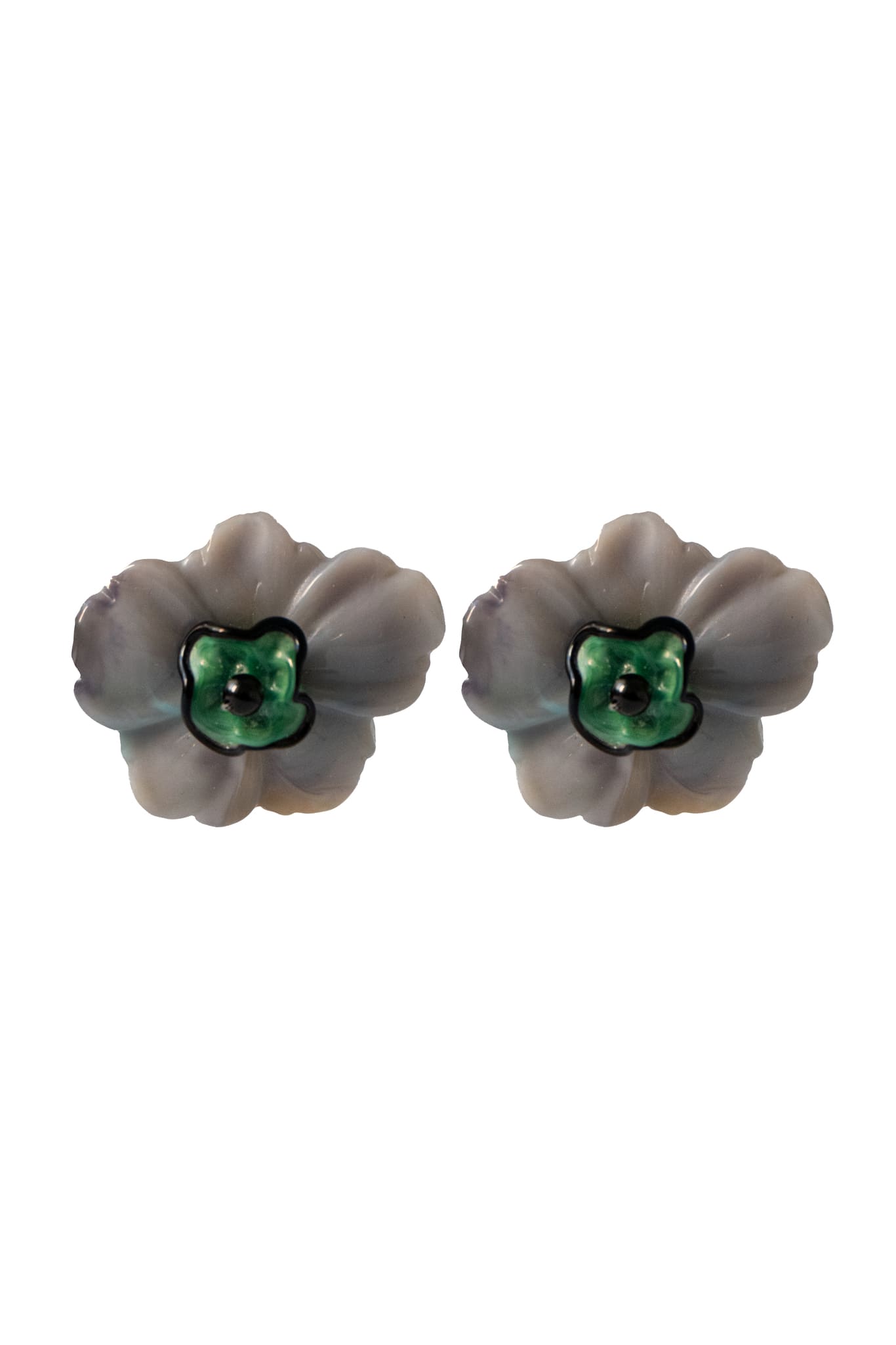 Anillo bordado gris con diseño floral, flor de vidrio checo y flor de resina vintage, marca Uchaworld.