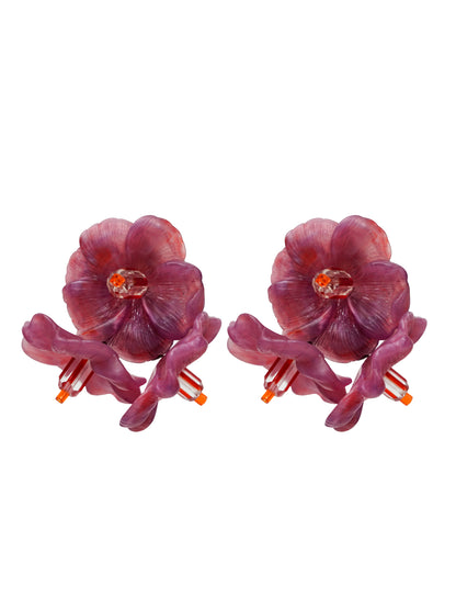 Pendientes bordados granate con diseño floral y cristal Checo, marca Uchaworld.