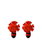 Pendientes bordados rojo con flores de cristal de checo y cuenta de resina vintage, marca Uchaworld.